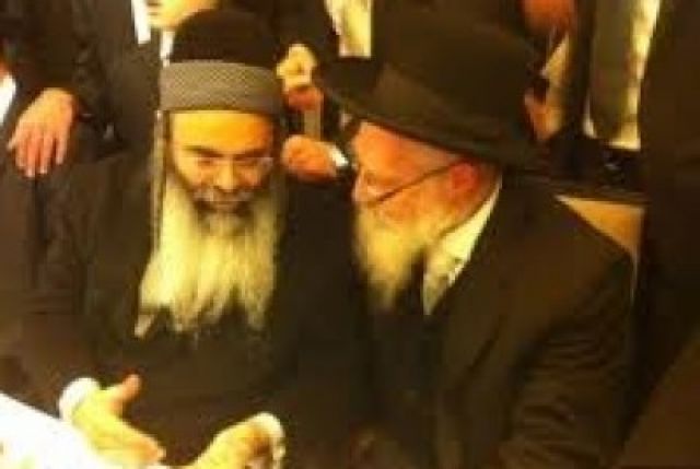 הרב יעקב יוסף זצ"ל מספר על מעלתו של הבן איש חי ומזכיר את הרב שליט"א